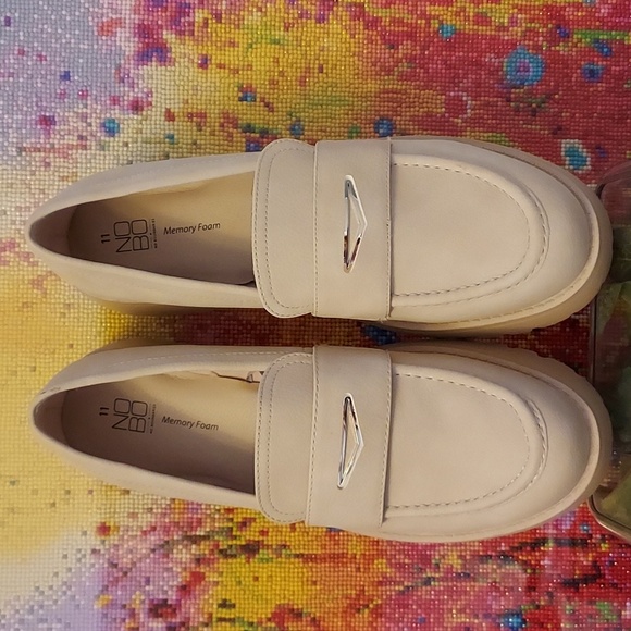 Womens No Boundaries Lug Slip-on Loafers - Picture 6 of 11